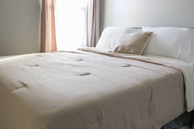 Building Photo - Fort Harrison State Park 4Bed Spacious Retreat