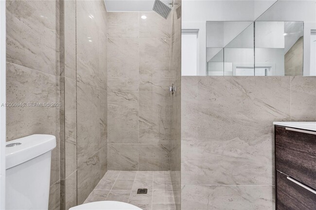 Building Photo - 2887 SW 33rd Ave