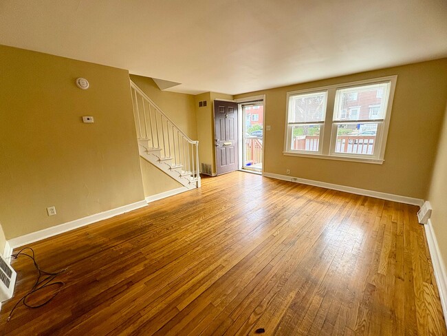 Building Photo - 3 Bedroom 1 Bathroom in Harrisburg!