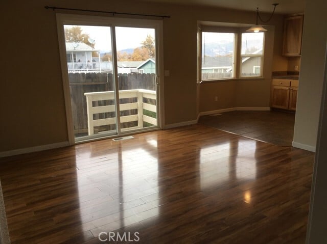 Building Photo - 350 Island View Dr