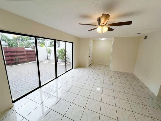 Building Photo - 3094 Bermwood Ln