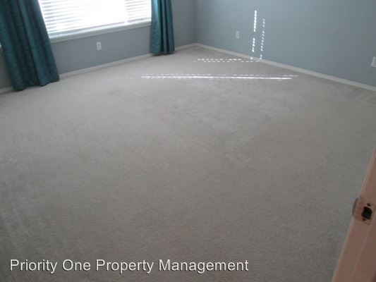 Building Photo - 537 NE 64th Ct