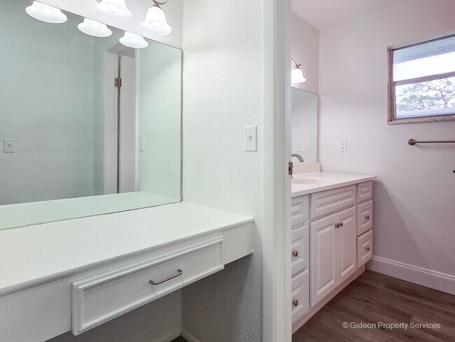 Building Photo - 711 SW 75th St