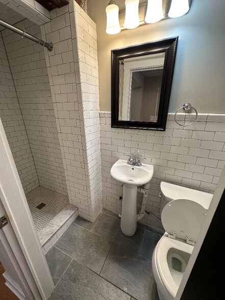 Building Photo - 417 Gilmer St