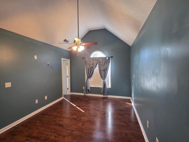 Building Photo - 1145 Chateau Terrace