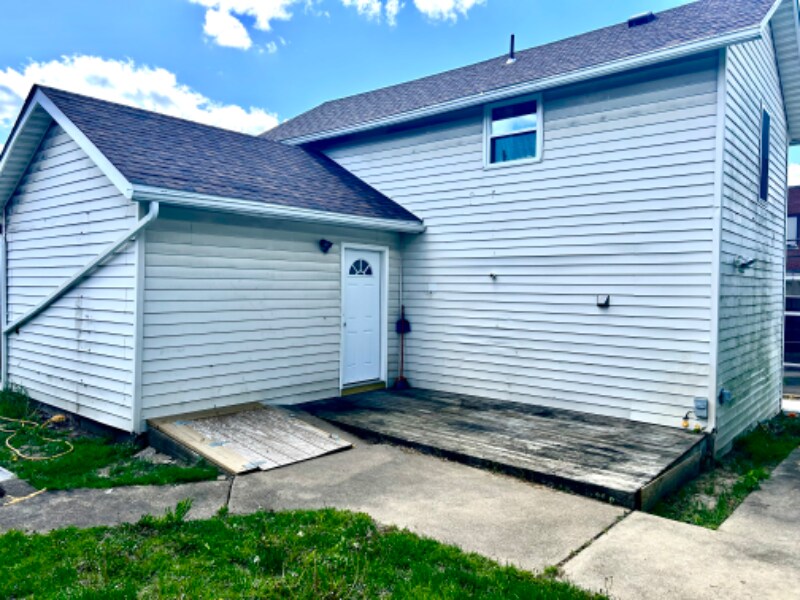 Building Photo - 413 6th Ave