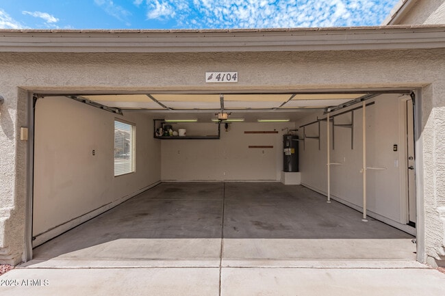 Building Photo - 4104 E La Salle St