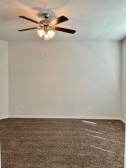Building Photo - 1312 McQueeny Dr