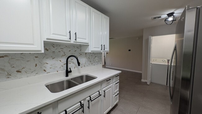 Building Photo - 2 Bedroom Condo Unit in the Colonia Coronita Chandler Townhomes Community Near E Chandler Rd and ...