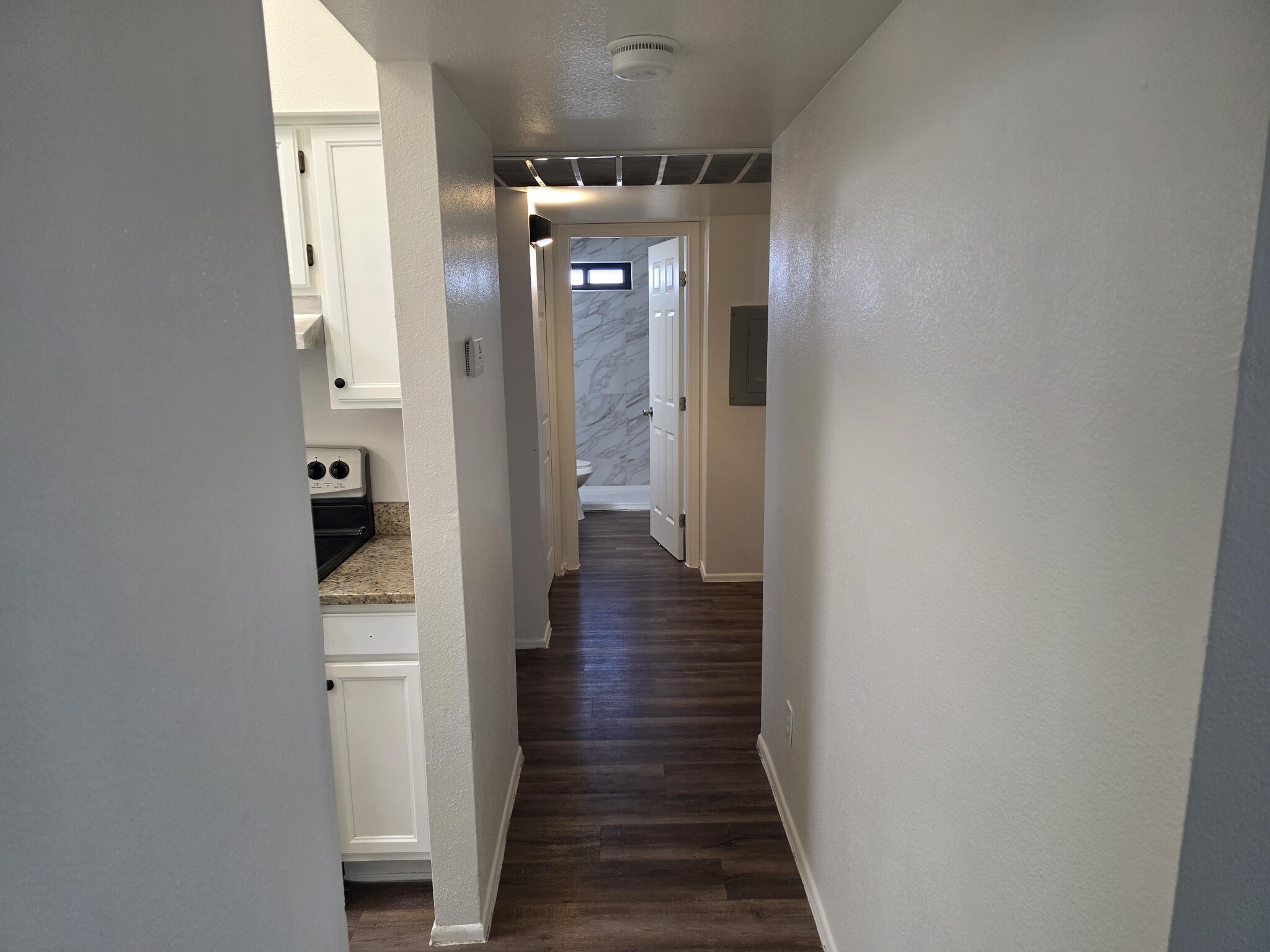 Building Photo - 1311 N Gila St