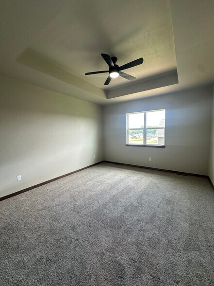 Building Photo - 2129 Clover Field Dr