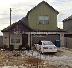 Building Photo - 3217 SW Hillstone Ave
