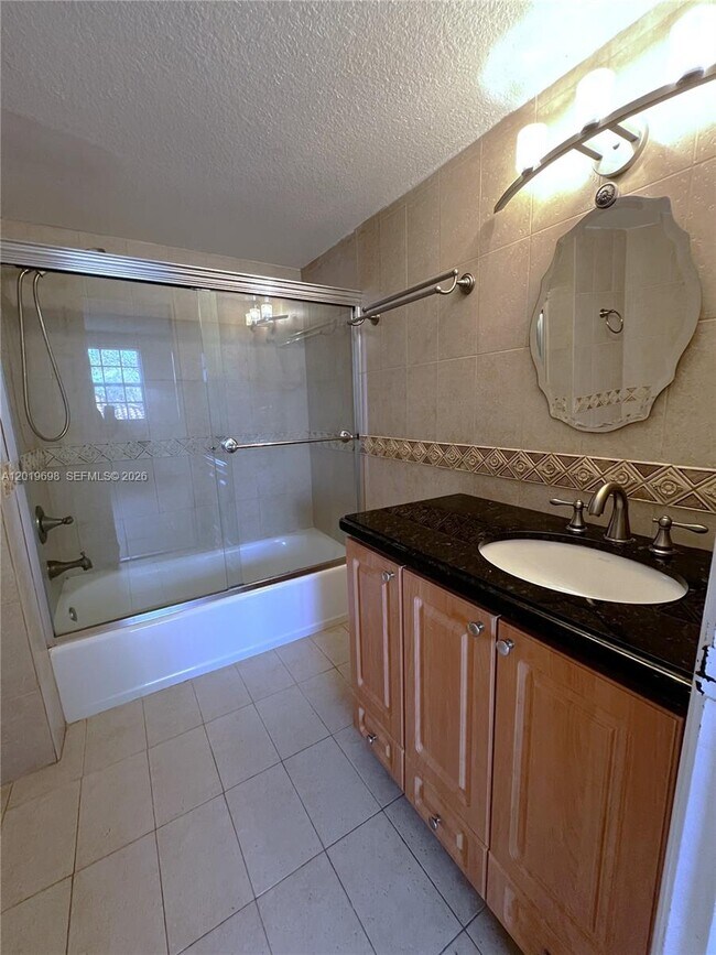Building Photo - 9715 Fontainebleau Blvd
