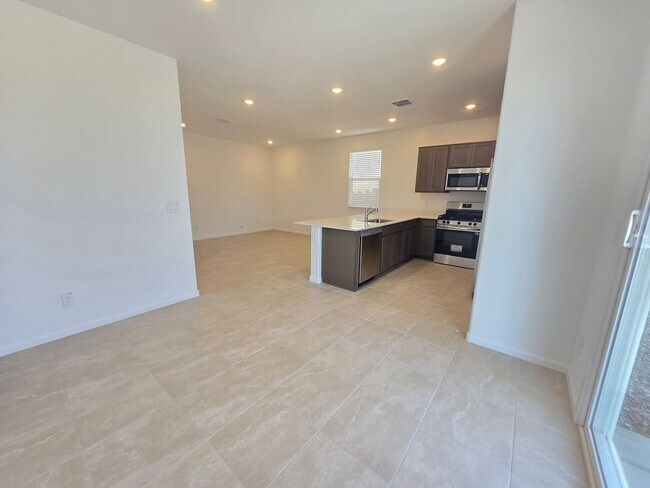 Building Photo - 3 Bedroom 2 Bathroom BELLA VISTA FARMS PREMIER Home