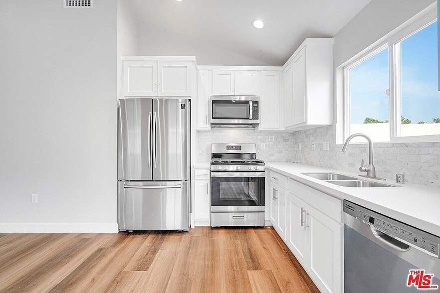 Building Photo - 14711 Saticoy St