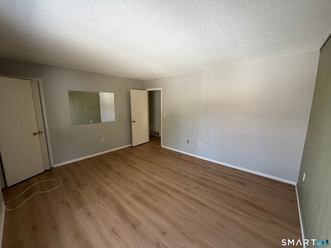 Building Photo - 155 Cottonwood Rd