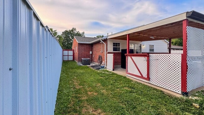 Building Photo - Charming Fully Updated 3-Bedroom Home with...