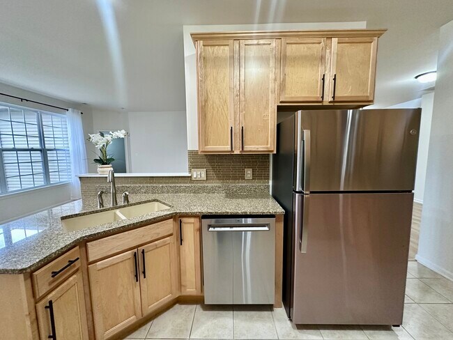 Building Photo - 1308 Charlevoix Way