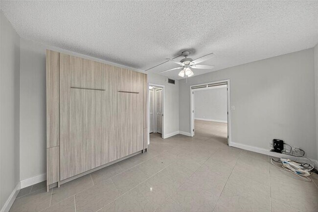 Building Photo - 3090 N Course Dr