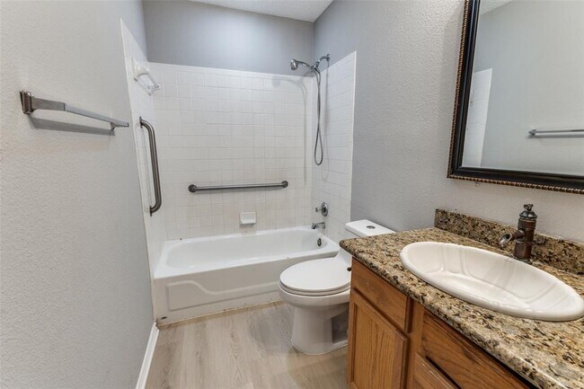 Building Photo - 2200 Milan Dr