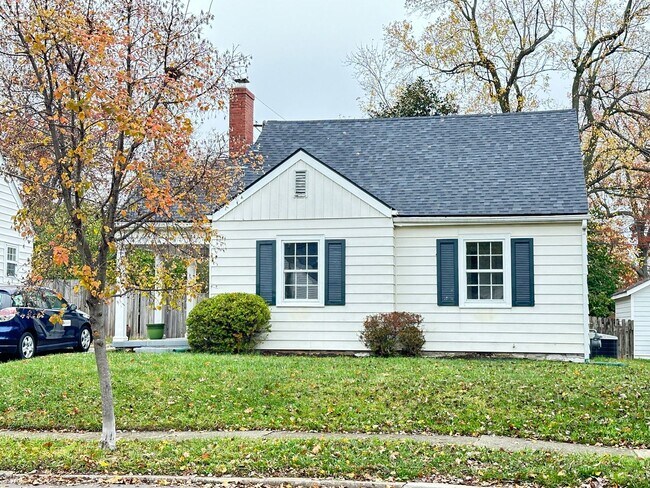 Building Photo - Charming 2-Bedroom Cottage-Style Home!