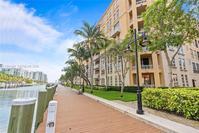 Building Photo - 3001 NE 185th St