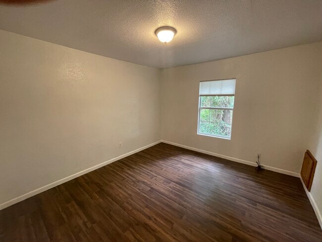 Building Photo - 1231 N Boston Pl