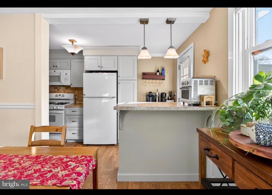 Building Photo - 304 Pine St