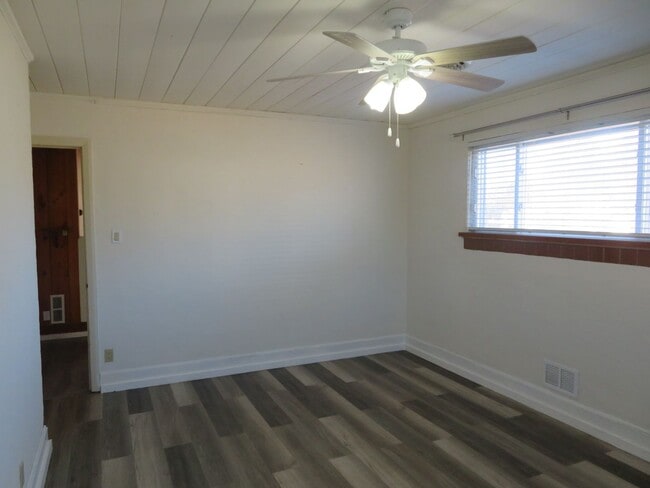 Building Photo - Colonial Heights Virginia