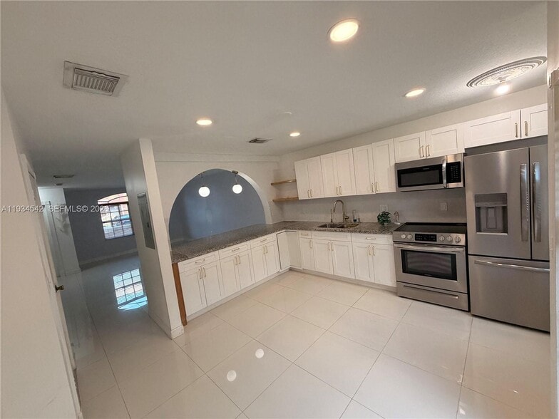 Building Photo - 7075 NW 173rd Dr