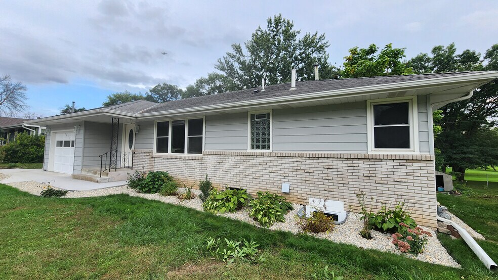 Building Photo - 7961 59th Ave N