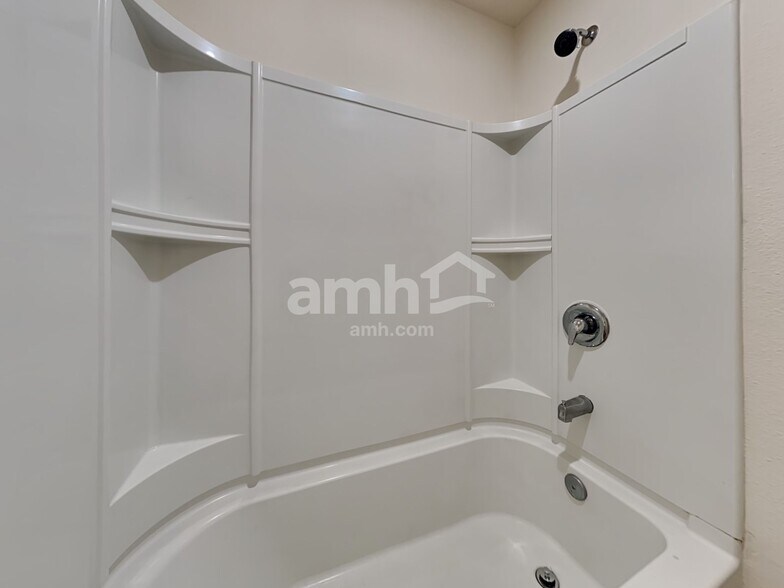 Building Photo - 22 N Hamilton Springs Rd