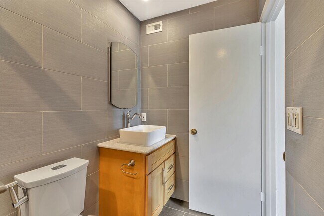 Building Photo - Sunnyvale Gem with Sleek Finishes & Though...