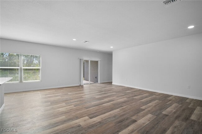 Building Photo - 942 Sunrise Blvd