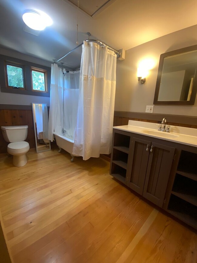 Building Photo - 3 Bedrooms | 2 Bath Home in Trout Lake, Wa...