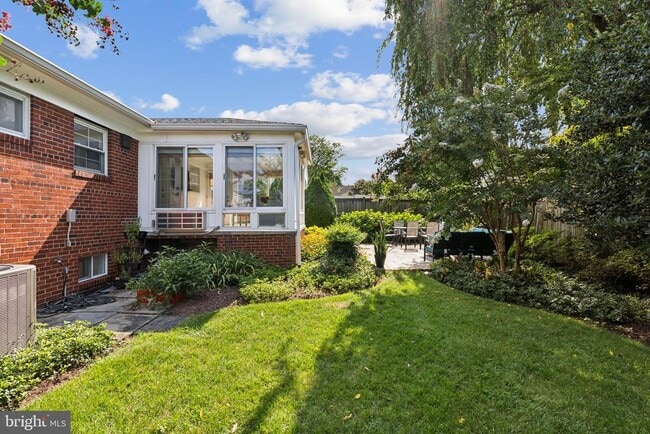 Building Photo - 5006 Flanders Ave