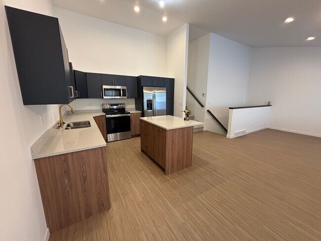 Building Photo - 3 Bed 3 Bath Townhome