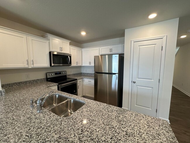 Building Photo - 3 Bedroom / 2.5 Bath Townhome Kingsport, TN