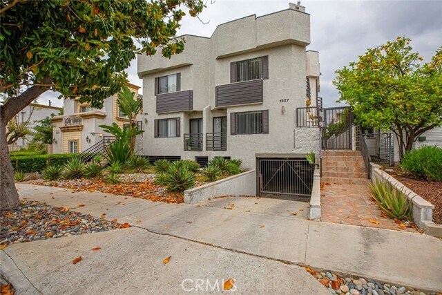 Primary Photo - 1327 Barrington Way