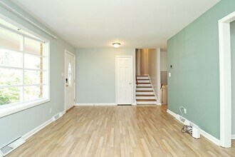 Building Photo - Convenient to Rt 29 & The Shops at Stonefield