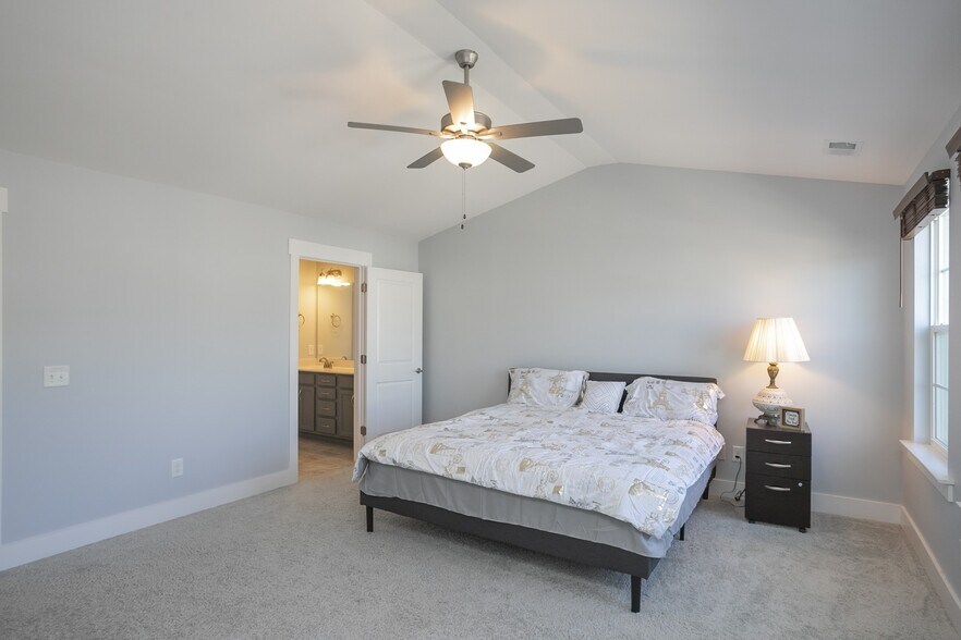 Building Photo - 2097 Orangery Dr