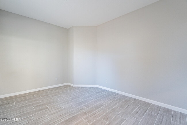 Building Photo - 12614 W Earll Dr