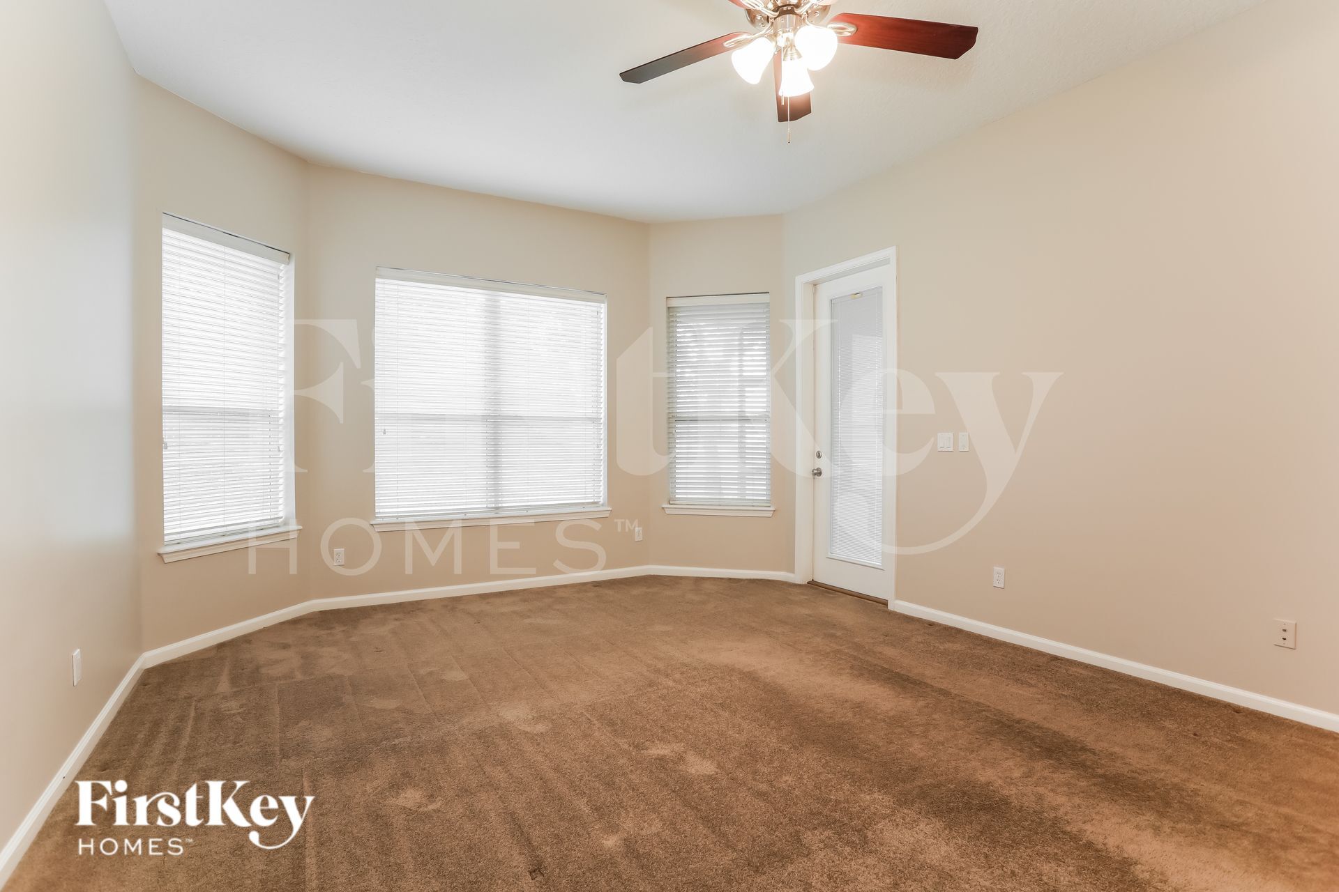 Building Photo - 1656 Fairway Ridge Dr