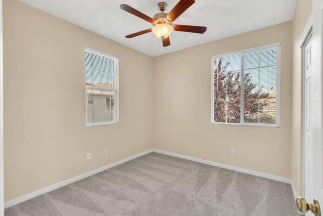 Building Photo - Beautiful 3 bed 2.5 bath in Natomas!
