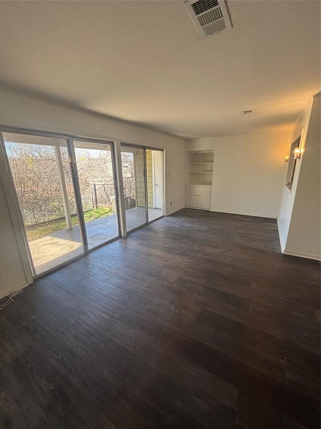 Building Photo - 2324 Hartford Rd