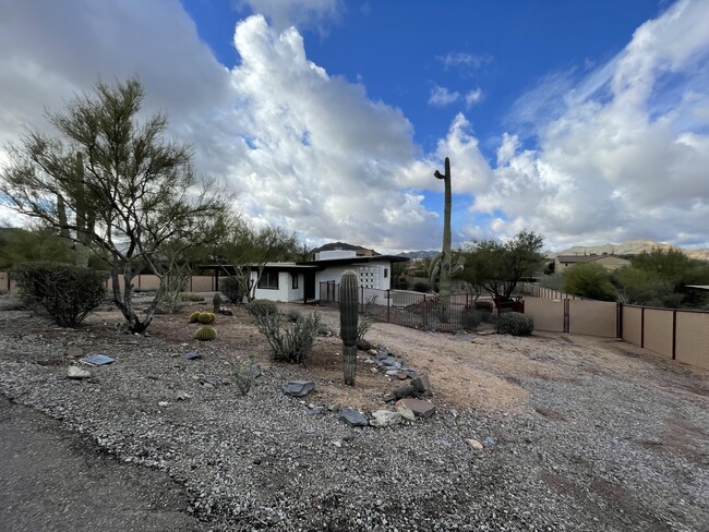 Building Photo - 37830 Linda Dr