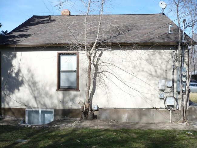 Building Photo - 979 W 100 S