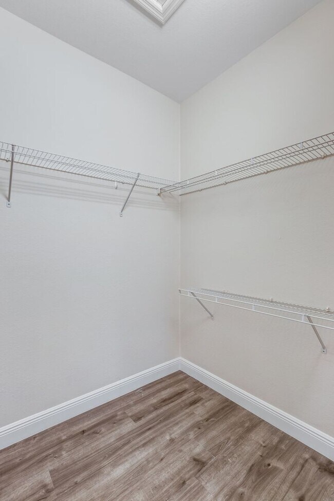 Building Photo - ** TUSCANY COVE ** 2 BED + DEN / 2 BATH / 2 CAR GARAGE - AMAZING LAKE VIEW! - ANNUAL RENTAL