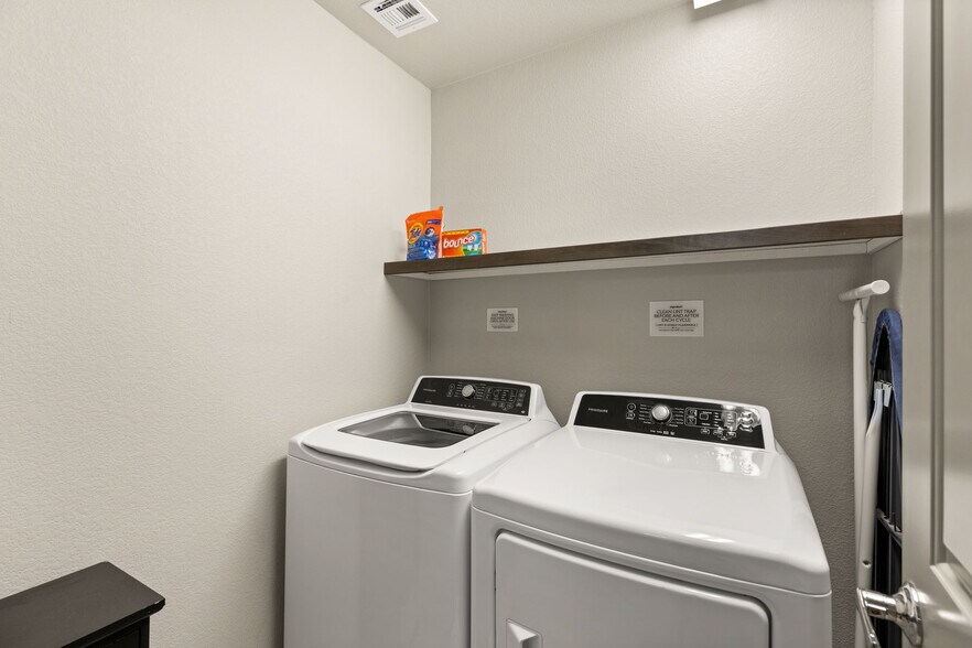 Building Photo - 8044 Carpenter Creek Ave