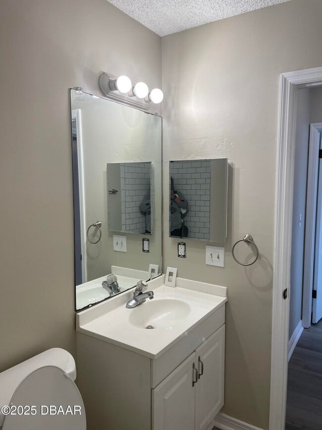 Building Photo - 840 Center Ave